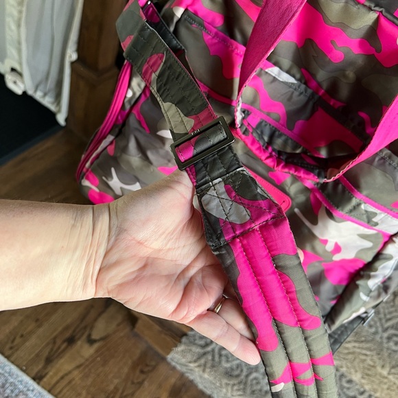 LUG Boxer Pink Gray Camo Travel Tote Luggage Bag Shoe Compartment Overnight - Picture 9 of 15